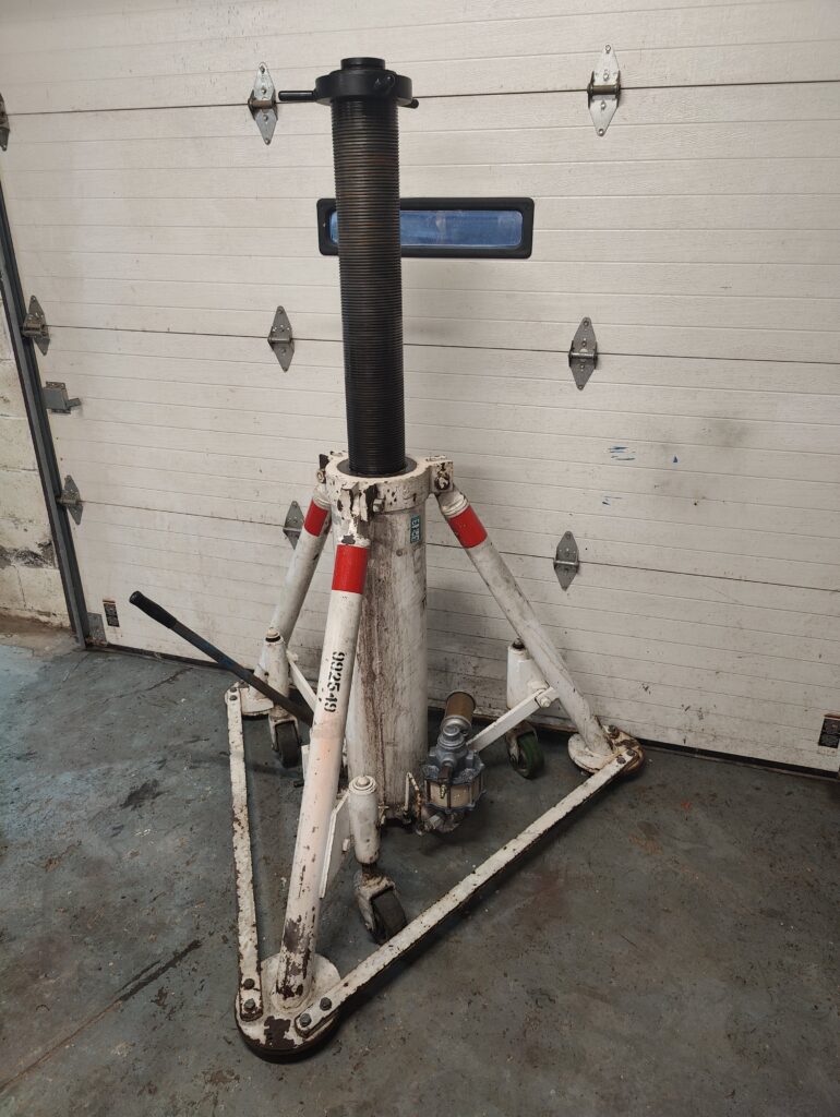 Tronair 25 Ton Tripod Jack 4 Units Available