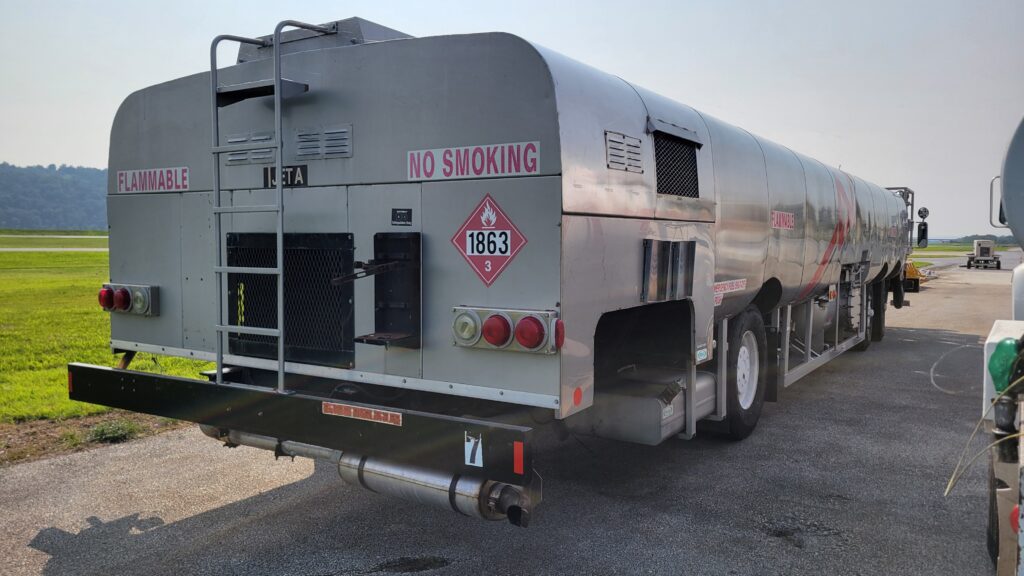 Skymark 10,000 Gallon Refueler Truck