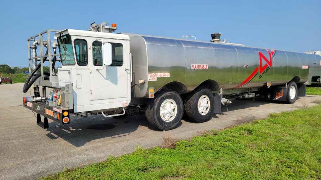 Skymark 10,000 Gallon Refueler Truck