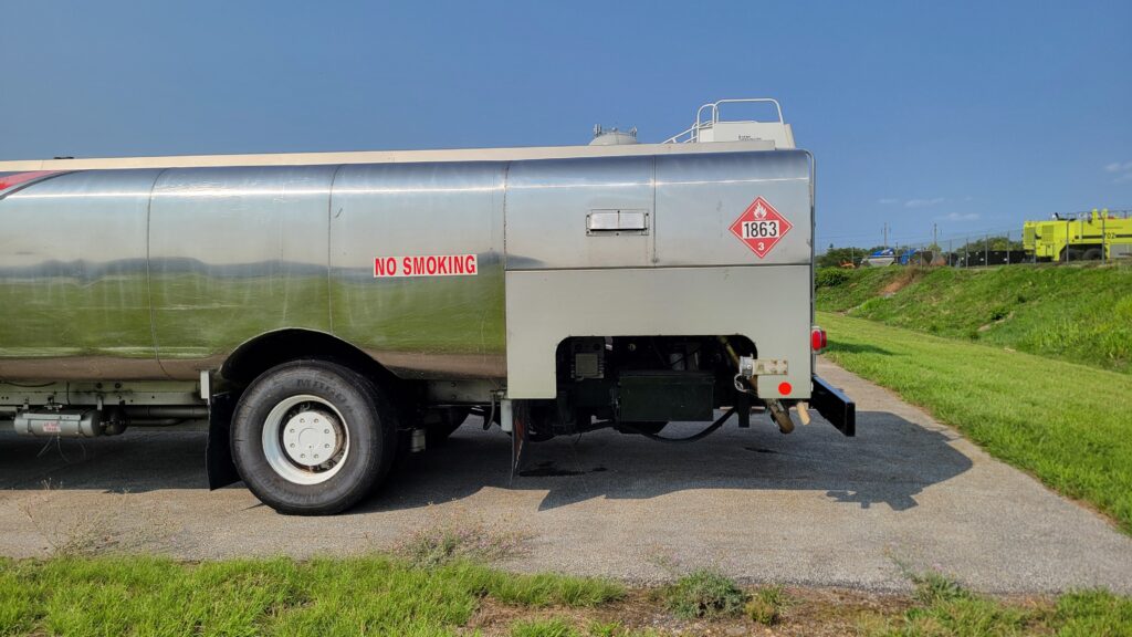 Skymark 10,000 Gallon Refueler Truck