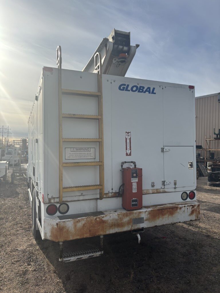 2000 Global 2100 Deice Truck